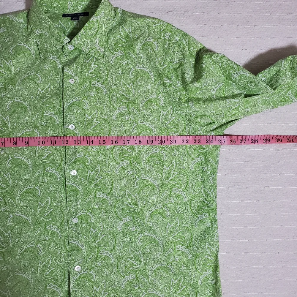 Banana Republic Men's Button Up Shirt‎ Green Paisley Long Sleeve. Size: L
